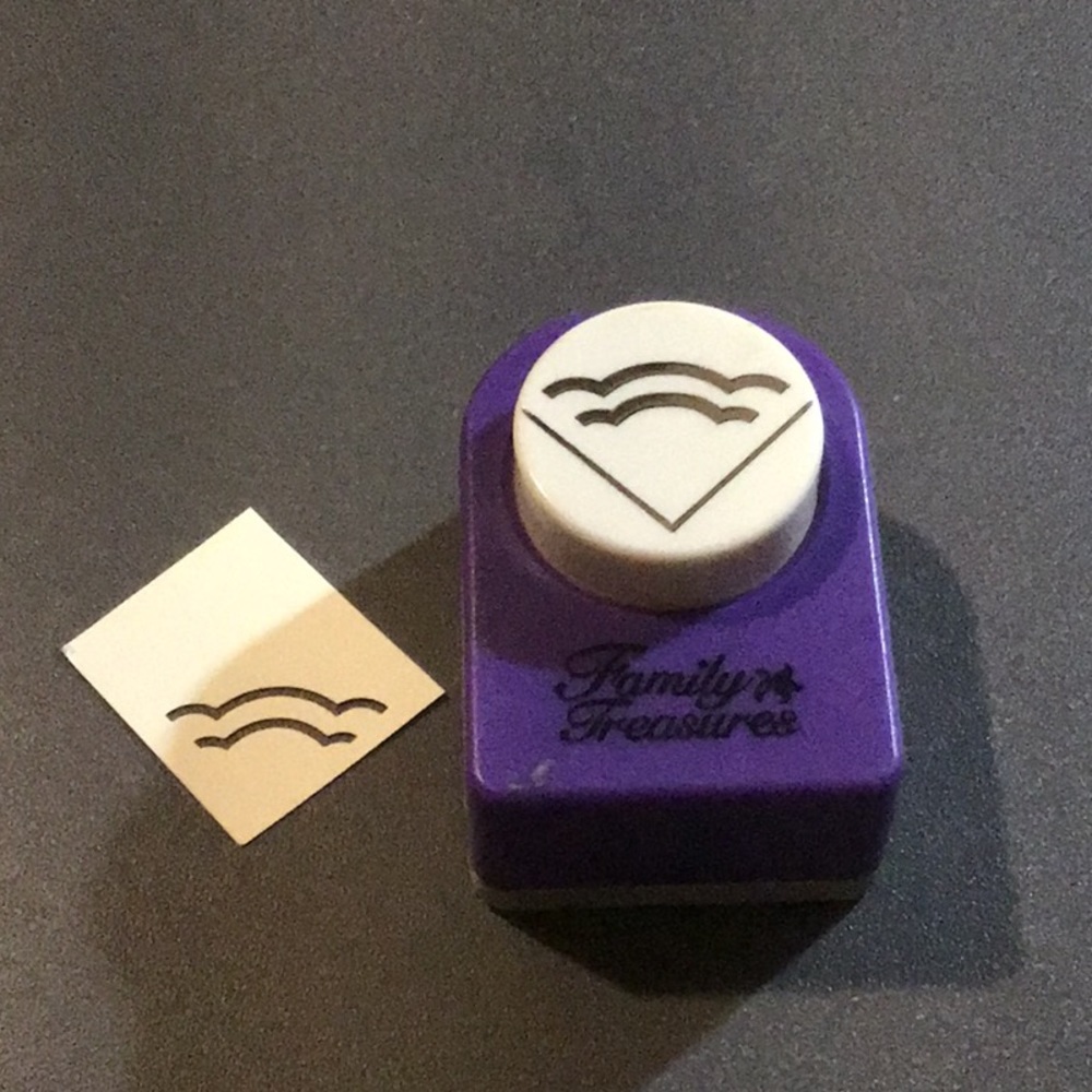 Family Treasures Scalloped Corner Punch